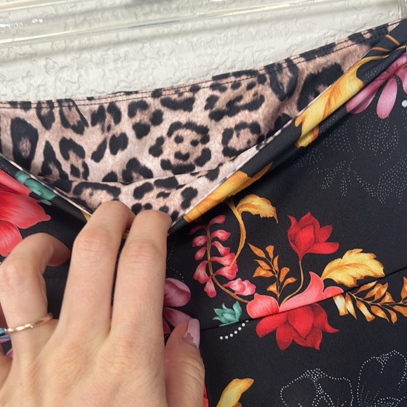 Onzie 7/8 Legging Floral Multi Colored Black Size Small Medium - Picture 6 of 12